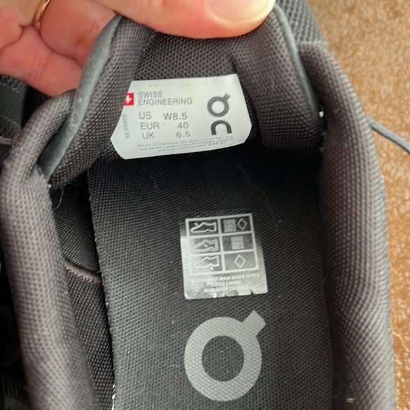 Cloud 5 sneakers, worn once - Picture 4 of 4